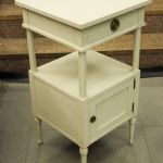 924 1534 BEDSIDE TABLE